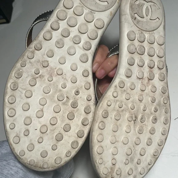 CHANEL Metallic Silver Floral Sandals - Picture 4 of 6
